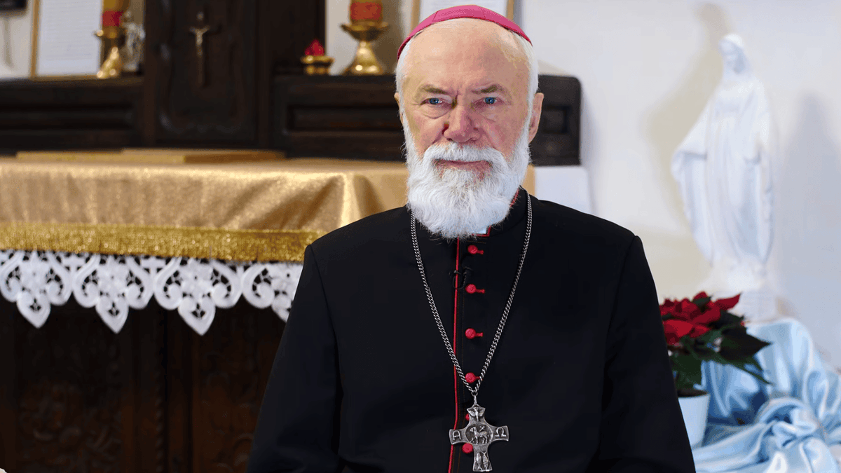 JohnTraddington's tweet photo. What Fernández wrote on paper – and what was also signed by a Vatican lackey – only proves how far the Vatican has departed from Christ and from the faith. -Abp. Jan Pawel Lenga

https://t.co/LNSXDvKjXX https://t.co/jCAfLchxSd