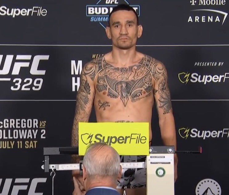 DovySimuMMA's tweet photo. ‼️WEIGHT MADE, MAIN EVENT OFFICIAL 

⚖️Conor McGregor: 170.5lbs
⚖️Max Holloway: 170lbs

#UFC329 https://t.co/IAg4vbyH1R