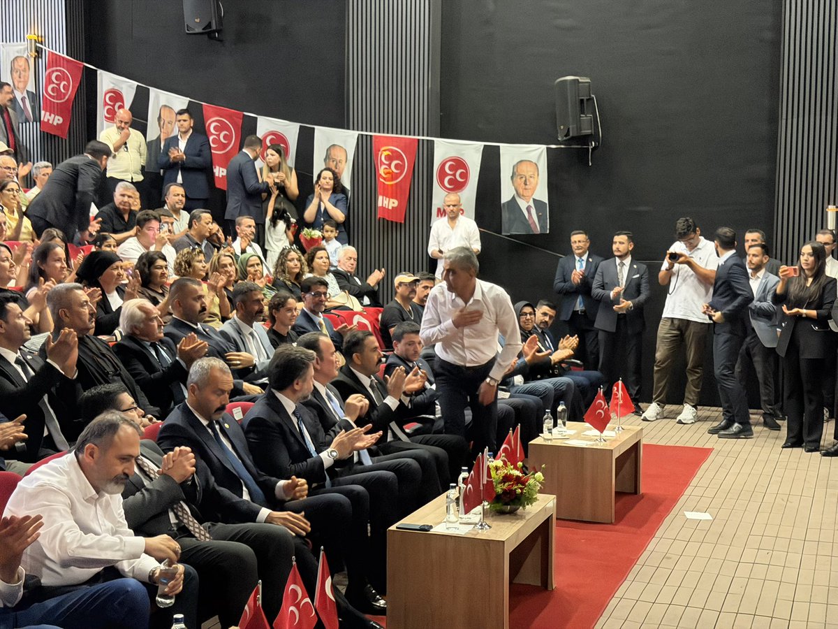 DemreAkParti's tweet photo. 📍Demre 

Milliyetçi Hareket Partisi Antalya Milletvekilleri Sayın Abdurrahman Başkan ve Sayın Hilmi Durgun, Milliyetçi Hareket Partisi İl Başkanı Sayın Sadullah Güneş’in katılımıyla, Milliyetçi Hareket Partisi İlçe Başkanı Sayın Nuri Aslan’ın ev sahipliğinde gerçekleştirilen Milliyetçi Hareket Partisi Demre İlçe Başkanlığı Olağan Kongresi’ne; Kadın Kolları Başkanımız Sayın Firdevs Akcan, Gençlik Kolları Başkanımız Sayın Alperen Koparıcı, Meclis Üyelerimiz Sayın Orhan Avcı ve Sayın Osman Cengiz ile ilçe teşkilatımızla birlikte katılım sağladık.

Gerçekleştirilen kongrenin Milliyetçi Hareket Partisi Demre İlçe Teşkilatı’na hayırlı olmasını temenni ediyor, seçilen ilçe yönetimine görevlerinde başarılar diliyoruz.

#AkParti #AkPartiAntalya #AkPartiDemre