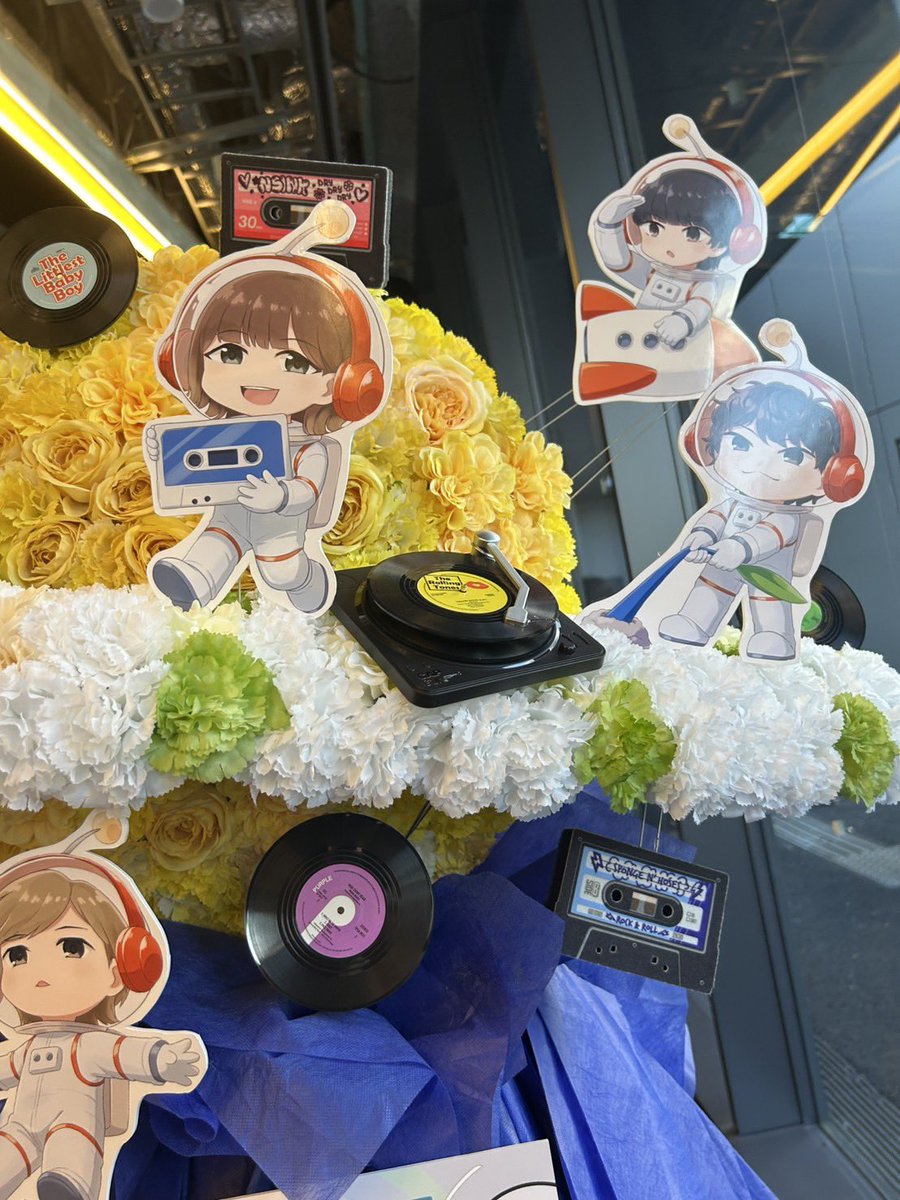 fanplanrrk's tweet photo. NELKEワンマンライブ「VAST RESONANCE」ツアーファイルのSGC Hall ARIAKEにファン一同からフラワースタンドを贈らせて頂きました🙌
ツアーの一部を彩る一輪になれていたらなによりです☺️
沢山の方にご参加頂き、無事に本企画も実行することができました！皆様、ご協力ありがとうございました🙏
#NELKE https://t.co/mPGZIFbKvB