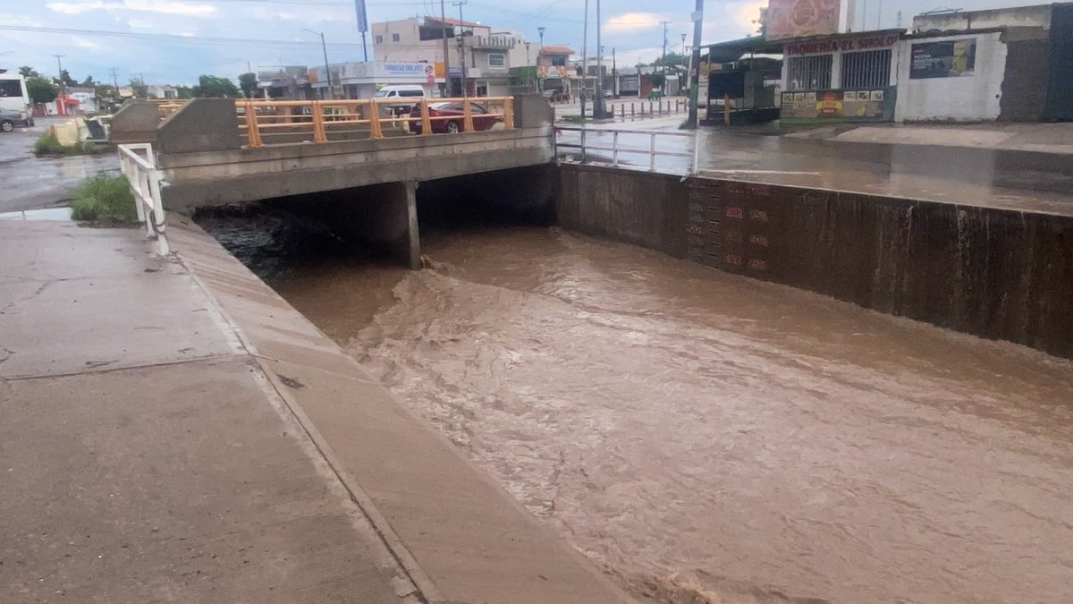 PC_Cln_'s tweet photo. Ante la reciente precipitación, realizamos recorridos de inspección por distintos puntos de la ciudad para salvaguardar la seguridad de la ciudadanía. https://t.co/lupJY9IvrV
