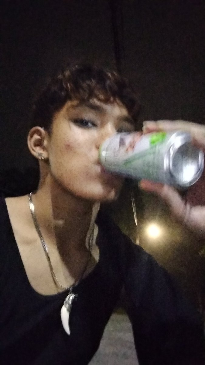 Diabl0taurus's tweet photo. I look hot when I'm drunk https://t.co/G2glWfMhmw