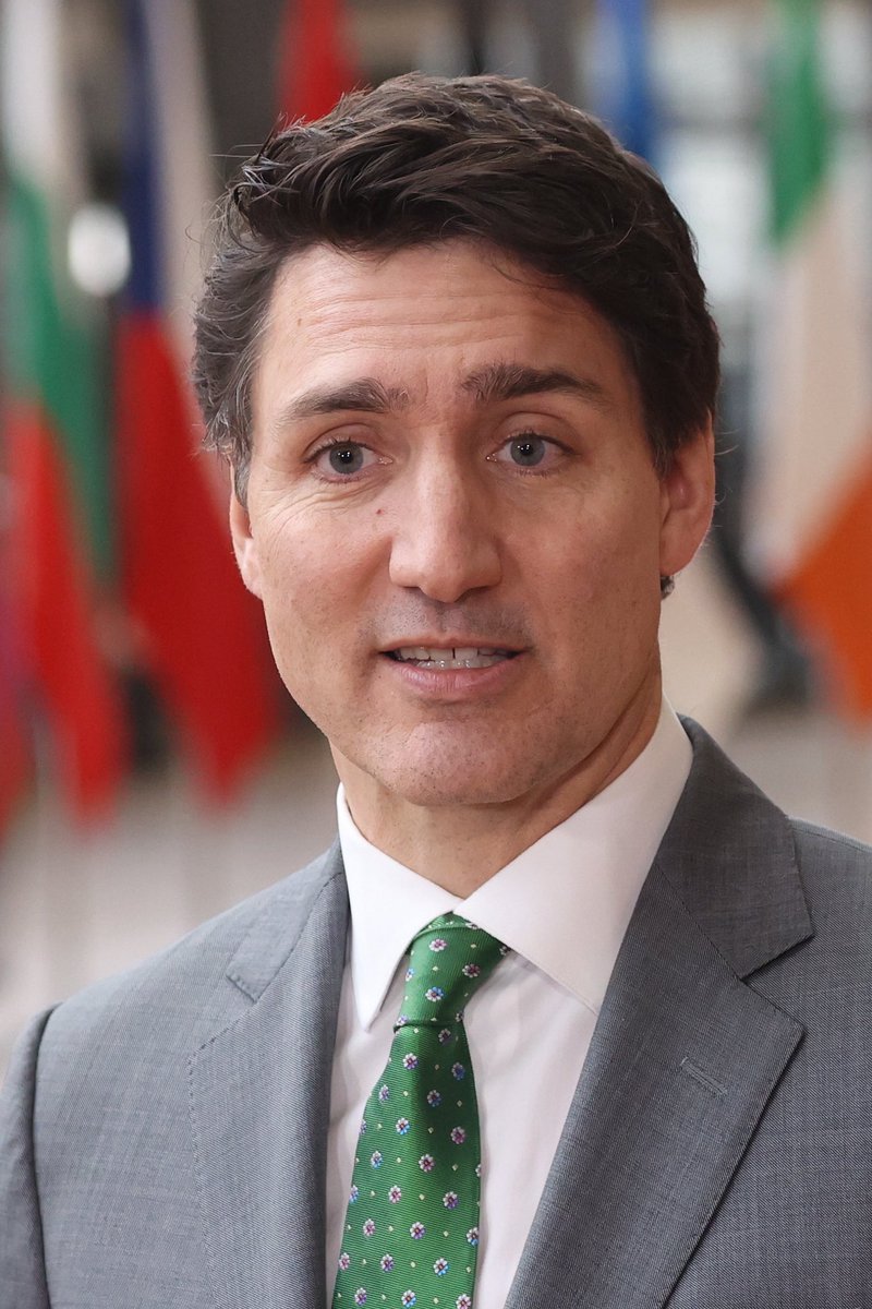 Megatron_ron's tweet photo. NEW: 🇨🇦 The Former Prime Minister of Canada Justin Trudeau, jumping like a teenager on a video clip.

He was a leader of a G7 country shaping important world politics. https://t.co/8UjW869KM1 https://t.co/jSLF2wciDA