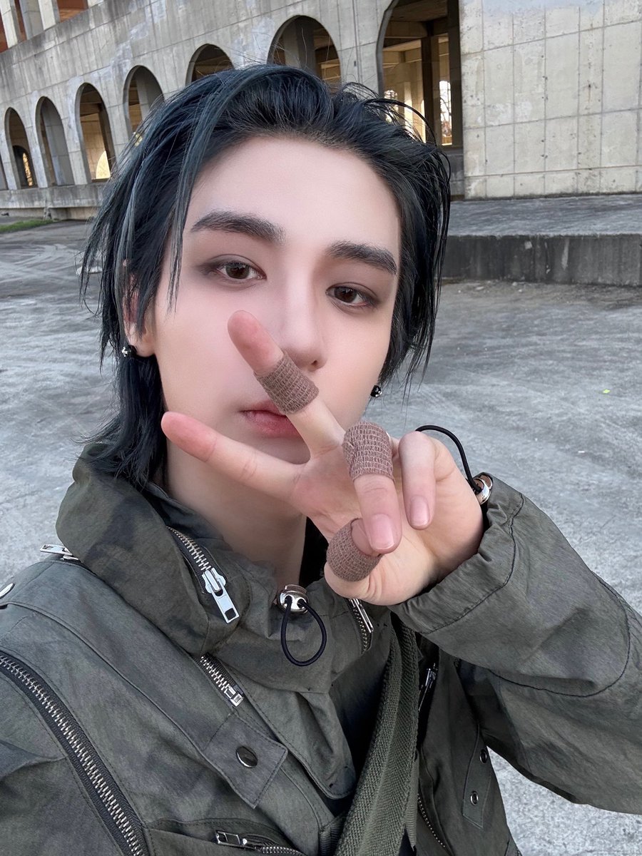 bannn_nn's tweet photo. 바쁘다구 하니 셀카 이제 봄 ..🥹🩵 
이뿌다아ㅏㅏ https://t.co/sTeA6CiVMx