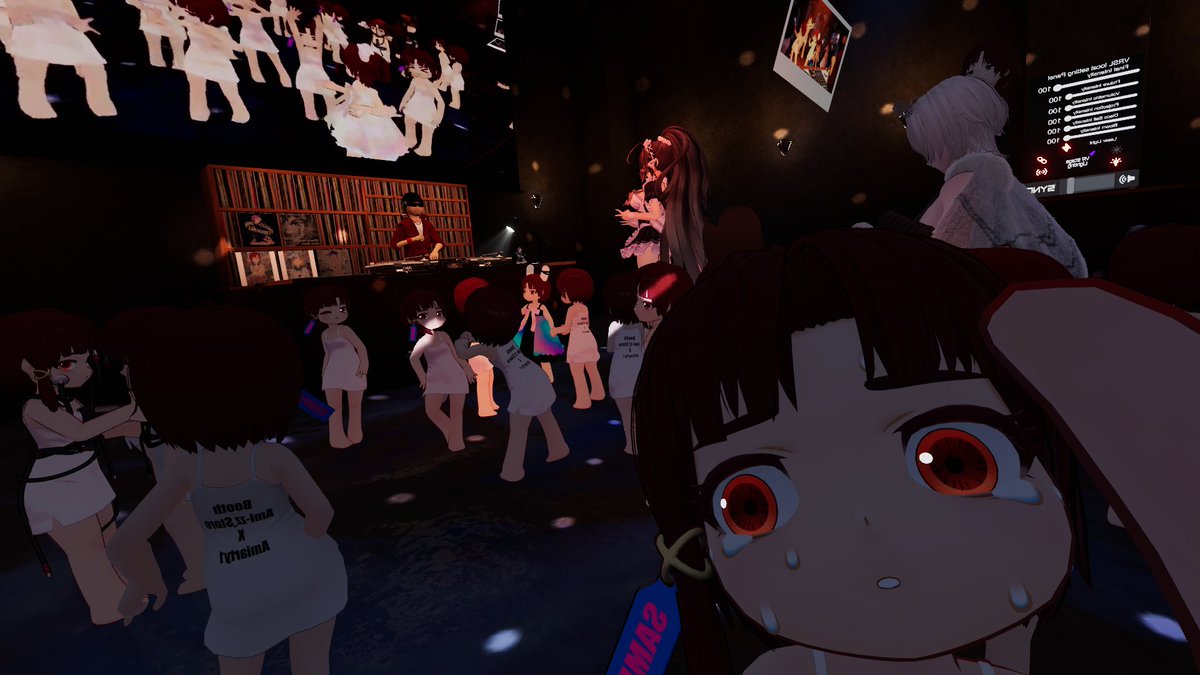 shi_ki_mi_sa's tweet photo. サイベリアのイベントに初参加するなどした！！！
めっちゃ楽しいし、lainが「遍在」しすぎてて 良 of the god
これは大盛り上がりの会場と、おおはしゃぎの私たち
#CLX_lain #CLX_lain_VR #Cyberia_VRC https://t.co/1O39NE5nu7