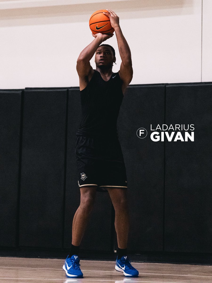 UCF_MBB's tweet photo. New guys going to work 📸 https://t.co/Je2dhoEeoP