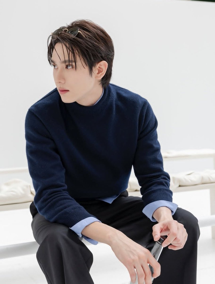 bookfamily_'s tweet photo. (🖤) 𝐂𝐨𝐧𝐠𝐫𝐚𝐭𝐮𝐥𝐚𝐭𝐢𝐨𝐧𝐬 to @kasibook 

ขอแสดงความยินดีกับ Book Kasidet สำหรับอันดับ 9 ใน Top Celebrities Voices at Paris Men’s Fashion Week by MIV (ข้อมูลจากรายงาน Launchmetrics) ด้วยมูลค่า 2.2M MIV 🌟

สำหรับครั้งแรกของบุ๊คที่ Paris Men’s Fashion Week กับแบรนด์ CELINE ถือว่าเป็นความสำเร็จที่น่าภาคภูมิใจมากๆ เป็นก้าวแรกที่มีพวกเราชาวบรรณาและเจ้าพวกมะเขือเทศทุกคนช่วยกันสนับสนุนและเชื่อว่าครั้งต่อๆไปก็จะยังมีทุกคนช่วยกันผลักดันบุ๊คให้ไปได้ไกลยิ่งกว่านี้ 🍅🤍

ทุกคนเข้าไปคอมเมนต์ถึง Book Kasidet และ CELINE ในโพสต์ได้นะคะ ✌🏻

🔗: https://t.co/nph4i3vLDc

BOOK X CELINE PMFW27
#BookKasidet @celineofficial
#CelineSS27 #CELINE 
#MichaelRider #kasibook