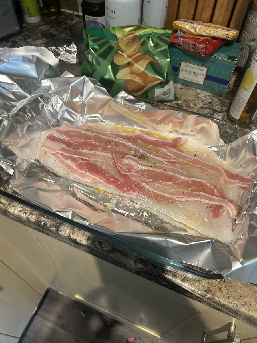 Thievesbook's tweet photo. Preparing tea - fresh cod with risotto and all manner of lemony goodness and streaky bacon https://t.co/m9jDRMxDoK