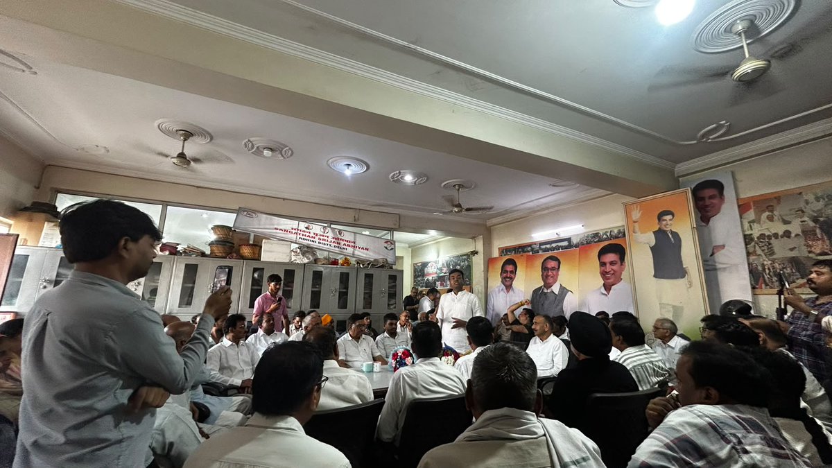 inderjeetinc's tweet photo. दिल्ली प्रदेश अध्यक्ष श्री देवेंद्र यादव जी के निर्देशानुसार रोहिणी जिला कांग्रेस की मासिक बैठक सफलतापूर्वक संपन्न हुई। संगठन सशक्तिकरण, आगामी कार्यक्रमों पर चर्चा हुई। सभी सम्मानित साथियों का हार्दिक धन्यवाद। https://t.co/OvISNOUDpz