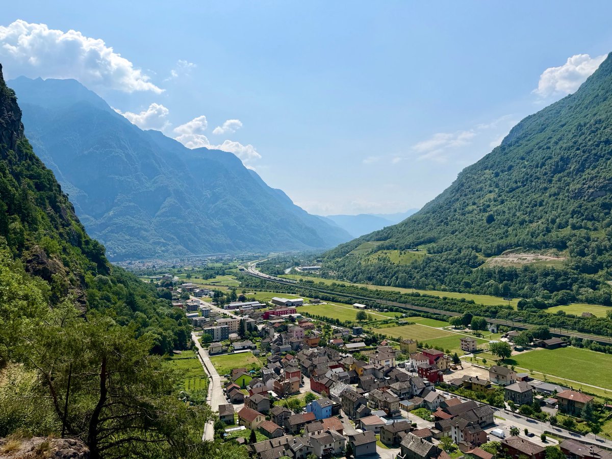 segliota's tweet photo. Sobrio-Pollegio-Biasca 🥾🥾
#Weitwanderung infolge Hitzewelle beendet😅
(Wollten eigentlich bis nach Bellinzona, aber bei 35 Grad in Biasca, fanden wir es sei genug gewandert und geschwitzt🥵) https://t.co/HyplhudDrZ