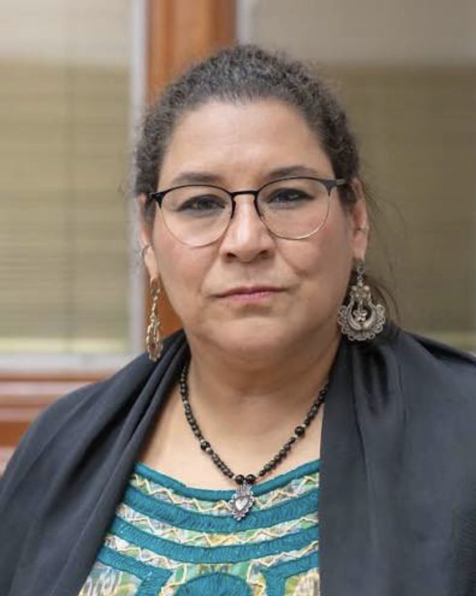 MannyBoyXXX's tweet photo. EL PACTO SE HA ROMPIDO .

Ya esta confirmado ! A reaparecido  Peña bb y tiene un As bajo la manga, es un video muy muy comprometedor de la ministra burra , Lenia Batres , se le ve recibiendo dinero y diciendo ella claramente que es para el movimiento de Lopez Obrador y se se refuerza más con las declaraciones del Sr Zambada  en la corte , el video sera filtrado, es la caída de la cuarta transformación. Quieren la cabeza , (sientensen y les cuento )  de dos ministras . Oremos   🙏 , nos ponemos de pie.