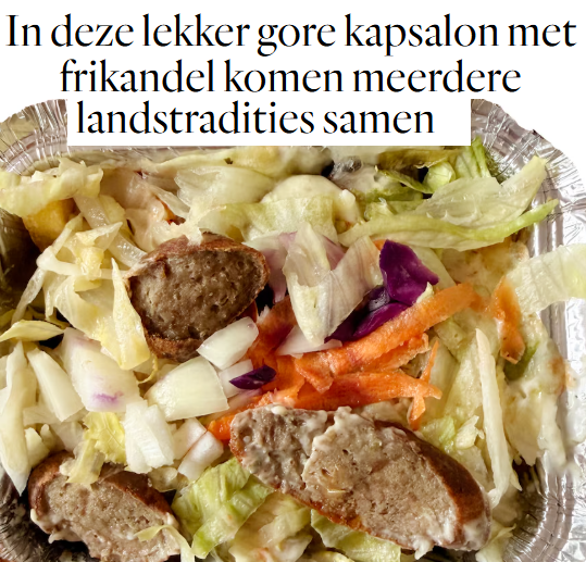 Matthijs85's tweet photo. "Patat als ­basis
Döner uit Turkije
Kaas uit Gouda
Knoflooksaus uit Amsterdam
Sambal uit Indonesie..
Los van elkaar vertegenwoordigen ze verschillende tradities.
Samen vormen ze een gerecht dat nergens zo vanzelfsprekend voelt als Nederland!" https://t.co/u4285HtAV3 https://t.co/UxKY91CVET