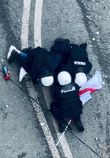 SemBosso's tweet photo. @PolskaPolicja "Apolityczna"🤦‍♂️🤦‍♂️🤦‍♂️ https://t.co/lpGBez3HFg