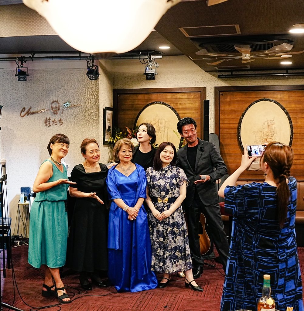 cinorama's tweet photo. 2026/07/10(金)
銀座コリドー街 
『シャンソニエ蛙たち』
銀座あやちクローデル(vo)
坂下文野(pf)

出演：
池田ひろ子
あやちクローデル
小坂部真侑
Sarah
リューシー
Pf.坂下文野 https://t.co/atoqdEdR2h
