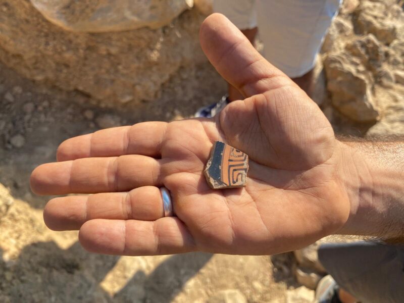 universitatURV's tweet photo. ⛏️Finalitza una nova campanya d'excavacions al jaciment arqueològic de l’Assut de Tivenys. Una de les principals novetats ha estat la troballa de nous murs situats fora del perímetre emmurallat que ja es considerava delimitat. 

#URV #recercaURV

👉https://t.co/ugW6YJiFQX https://t.co/s64TFykCPy