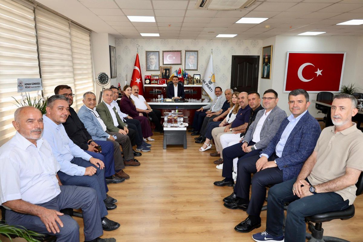 AdemAldemir33's tweet photo. 📍 AK Parti Mersin İl Başkanlığı

Mersin Ekonomi Platformu Başkanı Sayın Hakan Kayacı ve Yönetim Kurulu Üyelerini İl Başkanlığımızda ağırladık.

Ziyaret kapsamında; Mersin'imizin ekonomik potansiyeli, üretim, yatırım ve istihdamı güçlendirecek çalışmalar üzerine verimli istişarelerde bulunduk.

Şehrimizin tüm dinamikleriyle ortak akıl ve iş birliği anlayışı içerisinde hareket ederek; üretimi destekleyen, yatırımı teşvik eden ve kalkınmayı önceleyen çalışmaları kararlılıkla sürdürmeye devam edeceğiz.

Nazik ziyaretleri ve kıymetli katkıları için Sayın Hakan Kayacı'ya ve Yönetim Kurulu Üyelerine teşekkür ediyoruz.