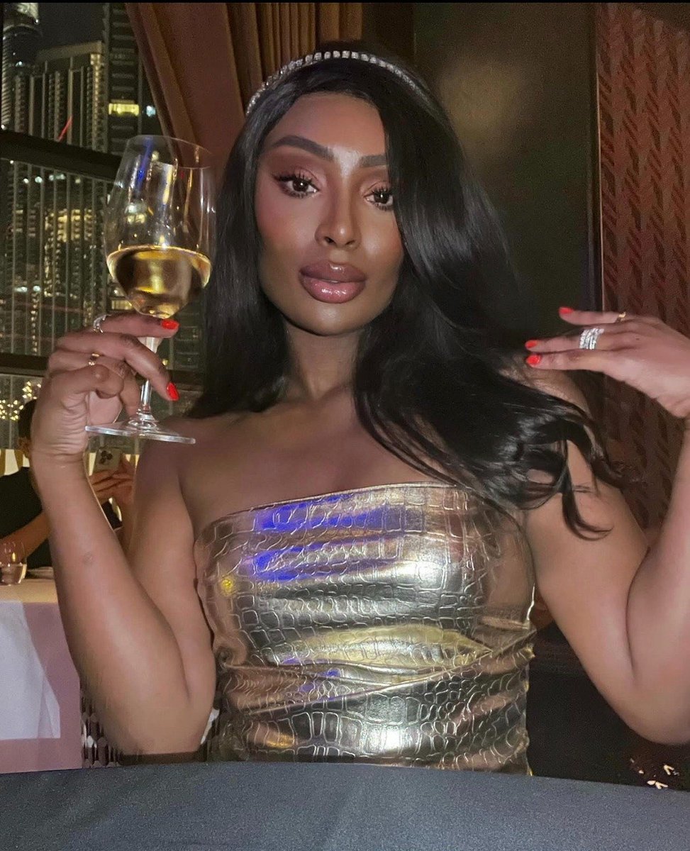 gundem7x24's tweet photo. Uyuşturucu ve fuhuş soruşturmasında tutuklanan Portekizli model Tessy Ramos Correia’nın ifadesi:

▪️2021 yılının yaz aylarında bir gün Antalya’da tekneye bindik.

Teknede 2 gece 3 gün kaldım. Bir gecesinde Ekrem İmamoğlu ile cinsel ilişki yaşadım.

Cinsel ilişkimiz esnasında Olga isimli Rus kadın da bizimle birlikte grup yaptı.

Olga isimli kadın Ekrem İmamoğlu ile daha samimiydi, tahmin ediyorum ki daha önceden tanışıklıkları vardı.

Birliktelik süresinde Olga ile dans ettim, Ekrem İmamoğlu bizi izliyordu. Bize bakıp “devam edin” dedi.

▪️Kadınların ödemesini orada bulunan 30 yaşlarında, zayıf, 1.80 boylarında, bronz tenli bir adam zarf içerisinde verdi.

▪️Haluk Levent ile 3 kez para karşılığı cinsel birliktelik yaşadım. Yanımda esrar kullandı. Ben de onunla birlikte kullandım.

▪️Mustafa Sarıgül’ün oğlu Emir Sarıgül ile 3 kez para karşılığı cinsel birliktelik yaşadım. Yanımda kokain kullandı.

(Burak Doğan)
