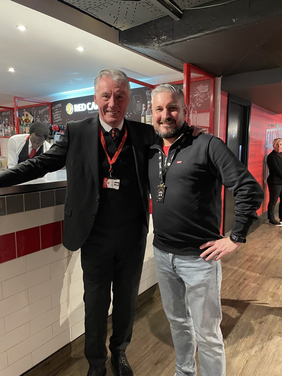 MarkMounfield's tweet photo. @BPete1970 Top bloke. Happy birthday Frank https://t.co/OiJhmLVdZ8
