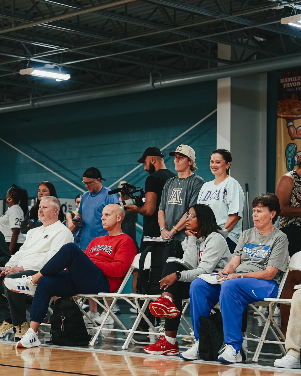 SelectEventsBB's tweet photo. SEC, Big 12, ACC, A10, AAC, and more were courtside for MCW Starz big win this morning 📈 @MCWSTARZ https://t.co/GdjfdN8q3X