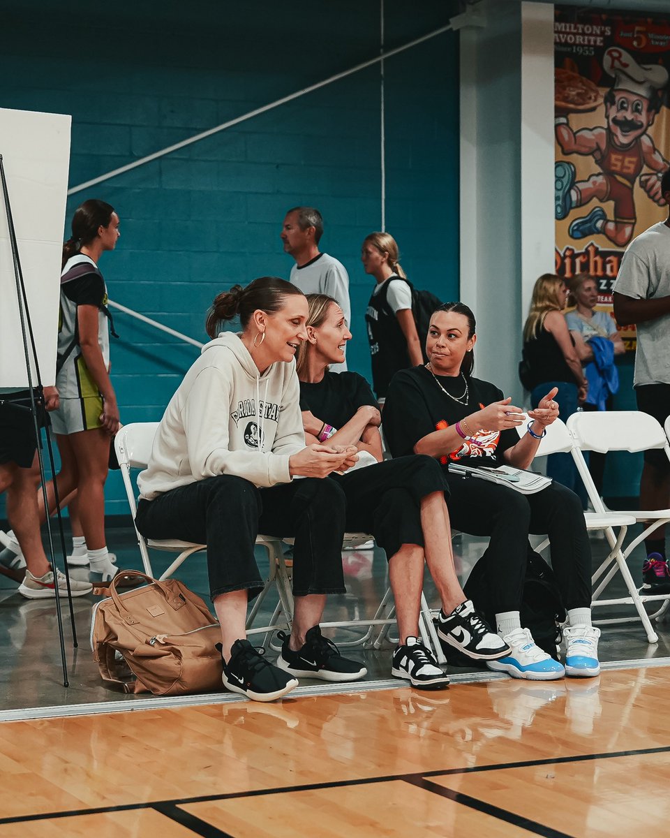 SelectEventsBB's tweet photo. SEC, Big 12, ACC, A10, AAC, and more were courtside for MCW Starz big win this morning 📈 @MCWSTARZ https://t.co/GdjfdN8q3X