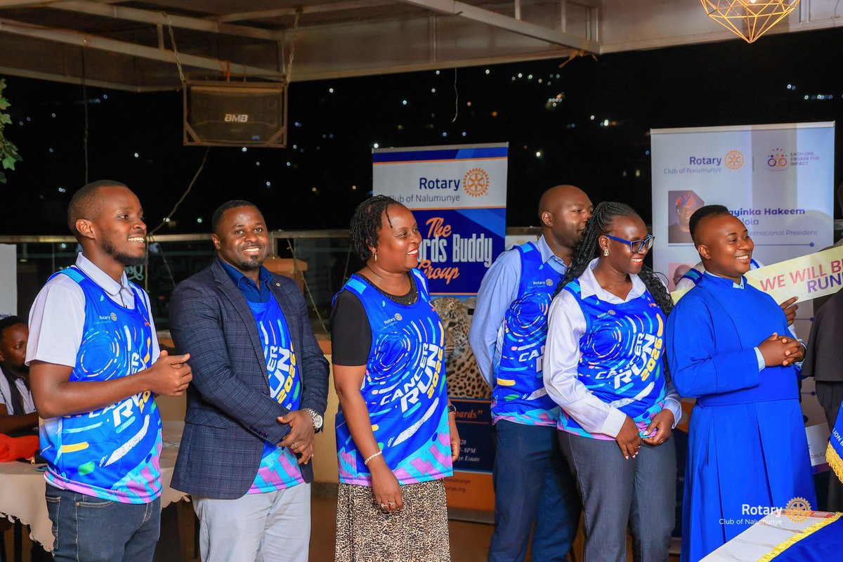 otengmoses3's tweet photo. On Wednesday, we had a successful @UgRotaryCancerP Activation and Dedication Fellowship. It was an honor to chair my first meeting as President of @Nalumunye, as we renewed our commitment to the fight against cancer #GgwangaMujje

#RcNalumunye https://t.co/th1C7RqqfU