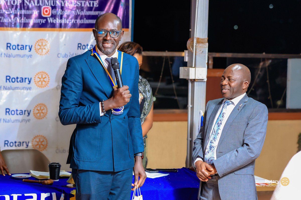 otengmoses3's tweet photo. On Wednesday, we had a successful @UgRotaryCancerP Activation and Dedication Fellowship. It was an honor to chair my first meeting as President of @Nalumunye, as we renewed our commitment to the fight against cancer #GgwangaMujje

#RcNalumunye https://t.co/th1C7RqqfU