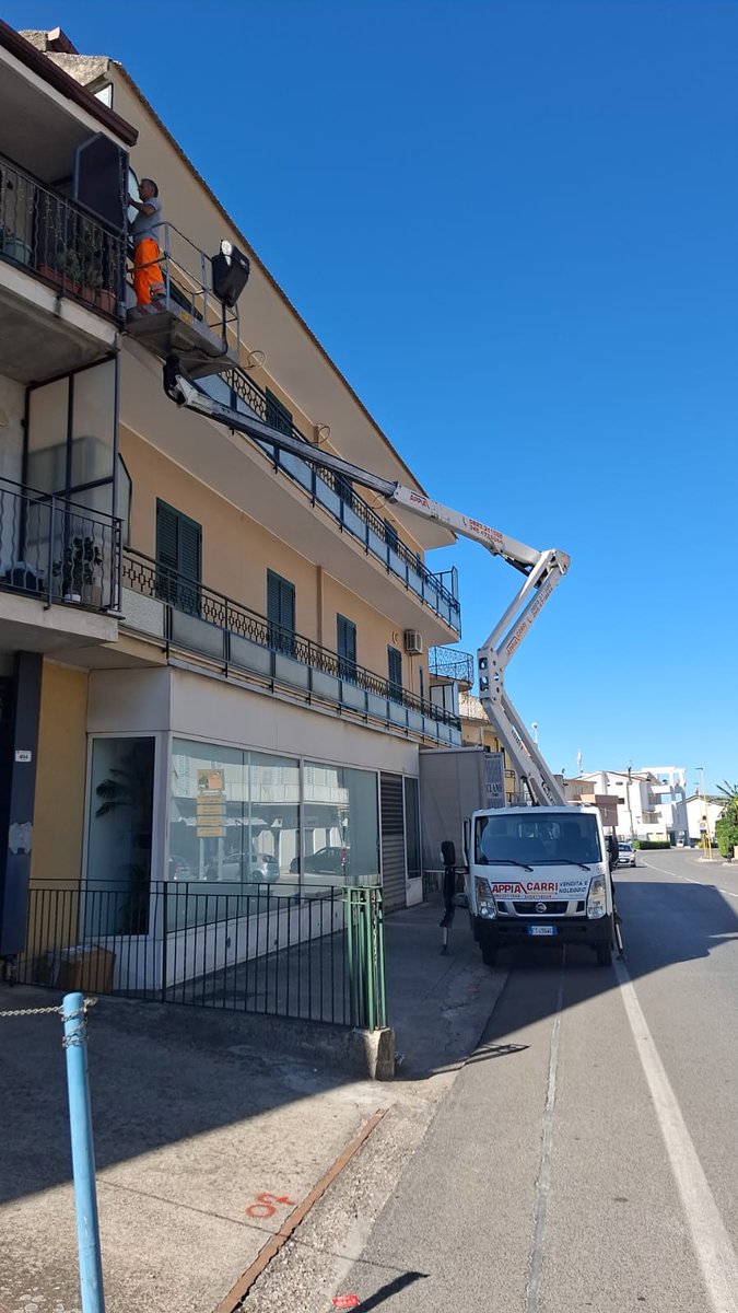 1appia's tweet photo. #noleggio #vendita #piattaformeaeree #scissor #ragno #furgoni https://t.co/vXGEz9nE0b