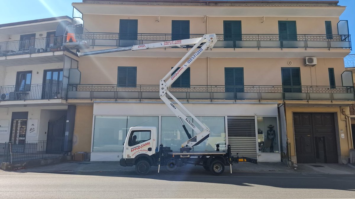 1appia's tweet photo. #noleggio #vendita #piattaformeaeree #scissor #ragno #furgoni https://t.co/vXGEz9nE0b