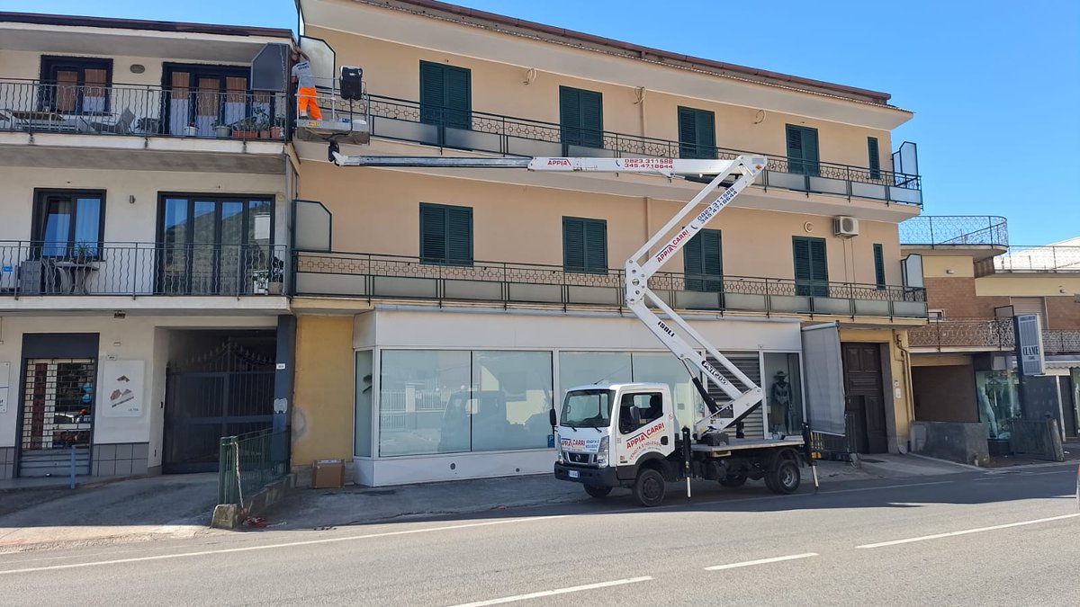 1appia's tweet photo. #noleggio #vendita #piattaformeaeree #scissor #ragno #furgoni https://t.co/vXGEz9nE0b