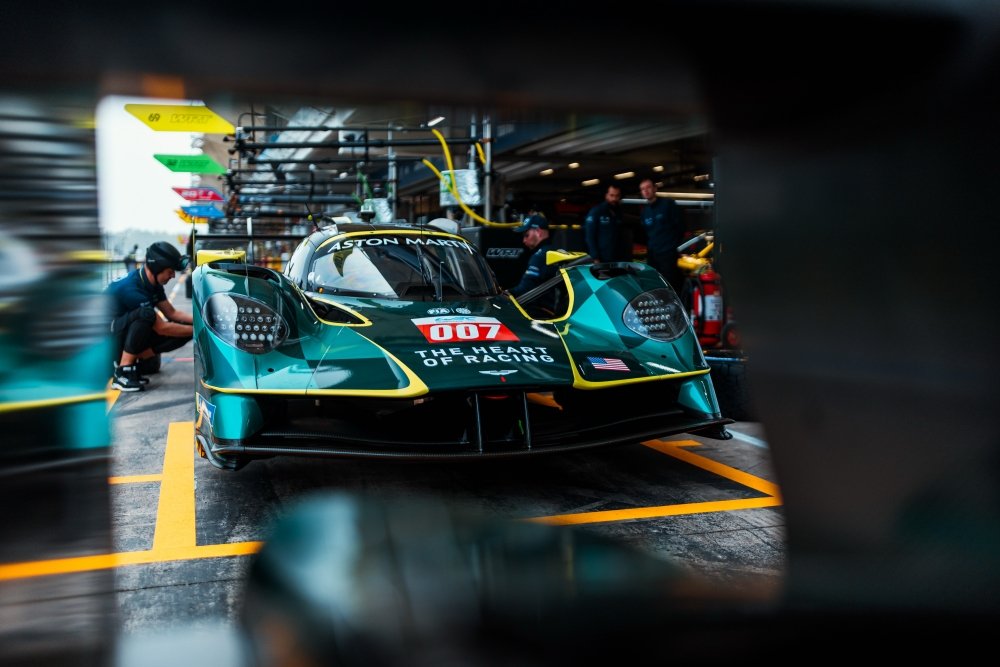 dailysportscar's tweet photo. ⏱️ VALKYRIE FASTEST! Tincknell Puts @AMR_Official Out Front In @FIAWEC FP1 At Interlagos

➡️ https://t.co/bnZ8jWCzQn https://t.co/DTK5OloziO