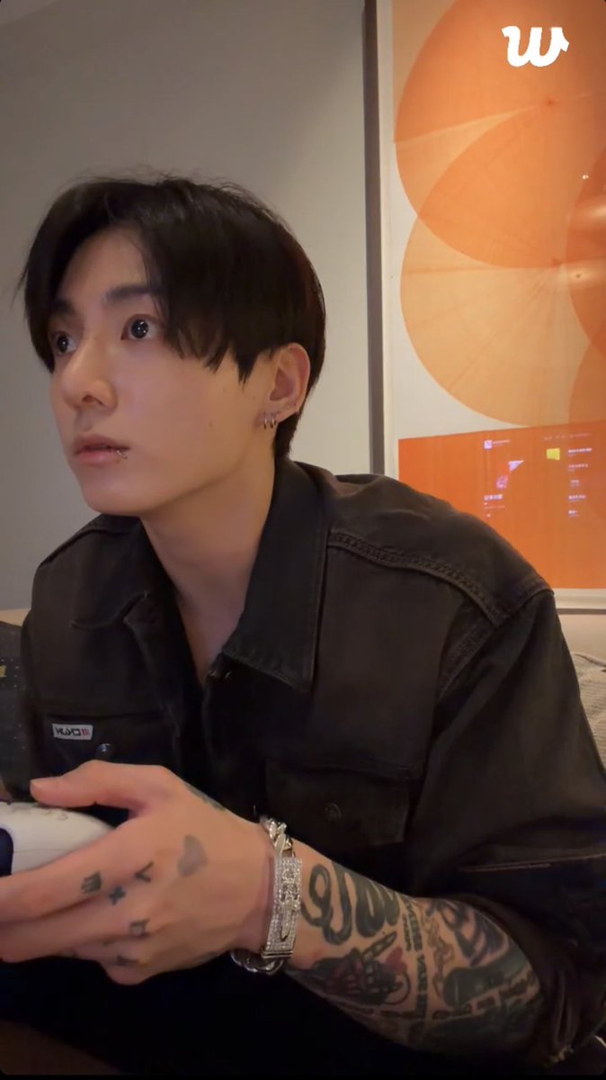 JJK_Times's tweet photo. Jungkook 🧡🤎 https://t.co/YDzgRb7UNA