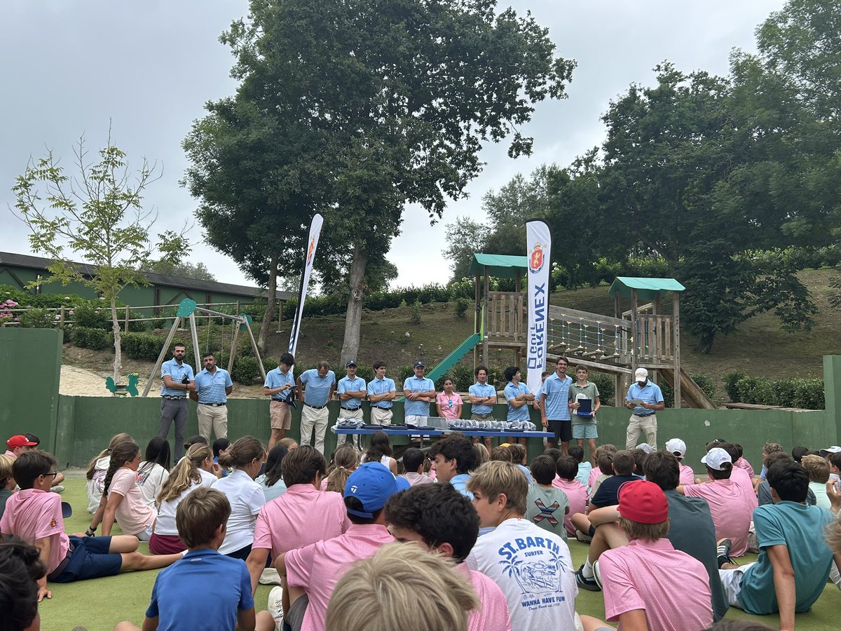 comillasfnx's tweet photo. Hoy se han dado los premios de los torneos de golf ! https://t.co/M6Rf5u2dzw