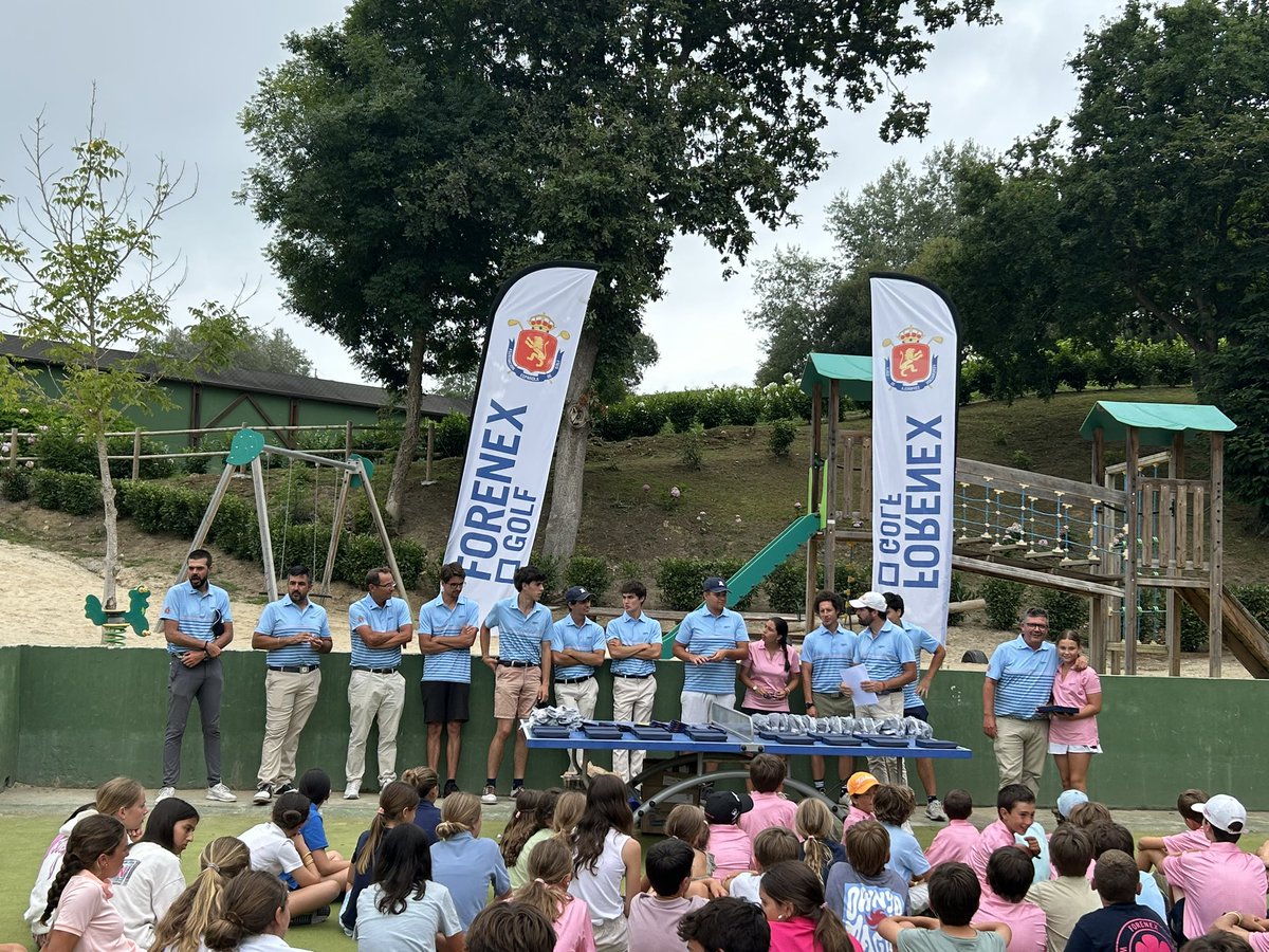 comillasfnx's tweet photo. Hoy se han dado los premios de los torneos de golf ! https://t.co/M6Rf5u2dzw