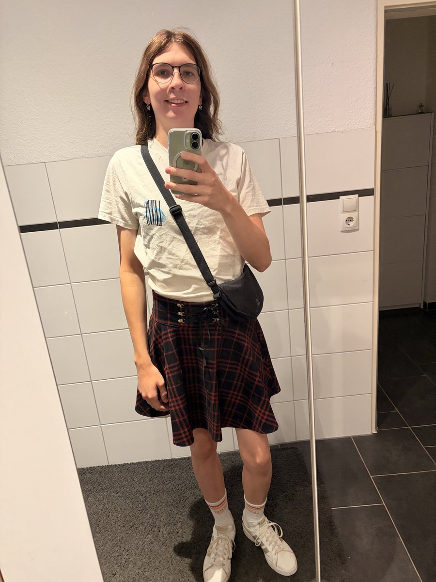 vendetta_lolo's tweet photo. Ready for family escalation, mal schauen wie der Rest der Family aufs outing reagiert 🙈 wish me luck https://t.co/srUvUYEPqW