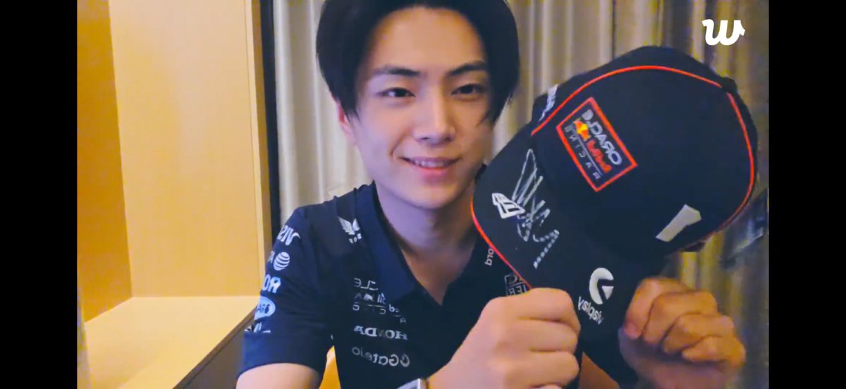 4j20th's tweet photo. jay of enhypen and his ability to make red bull merch looks sooooooo good need to be studied https://t.co/kf1n3FI1ny