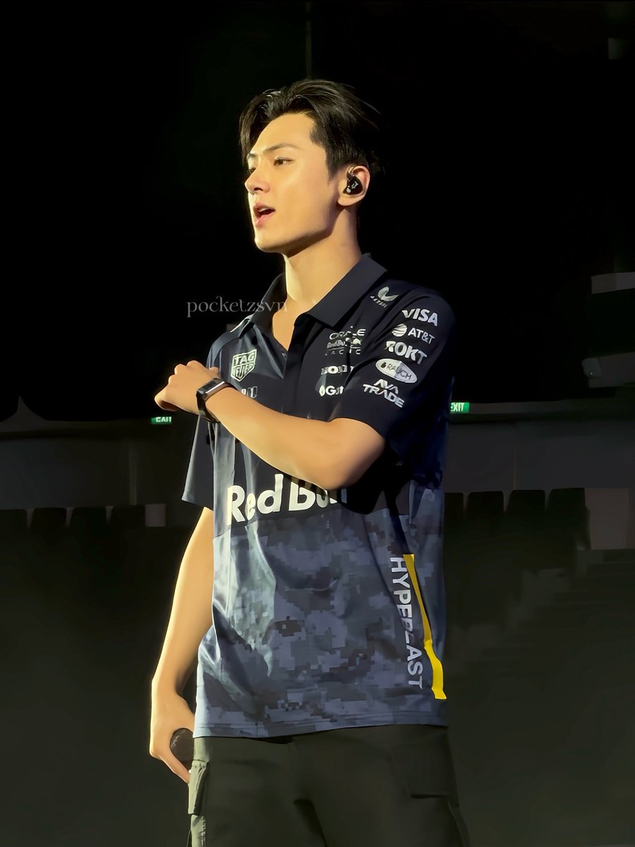 4j20th's tweet photo. jay of enhypen and his ability to make red bull merch looks sooooooo good need to be studied https://t.co/kf1n3FI1ny