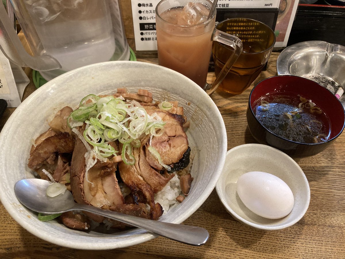 Kadankun's tweet photo. 仕事後終電で地元帰って晩酌＆ご飯🍚🍺 https://t.co/HsGL0i7QPA