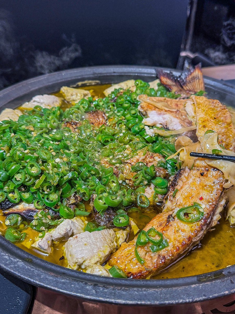 FJGreif's tweet photo. Late night cravings hit. Warm miso soup + grilled fish on paper-lined trays—only the hum of the fridge and soft clink of chopsticks in this tiny 24/7 nook. No rush, just the quiet comfort we all need after a long day. https://t.co/9P9xAEAwdY