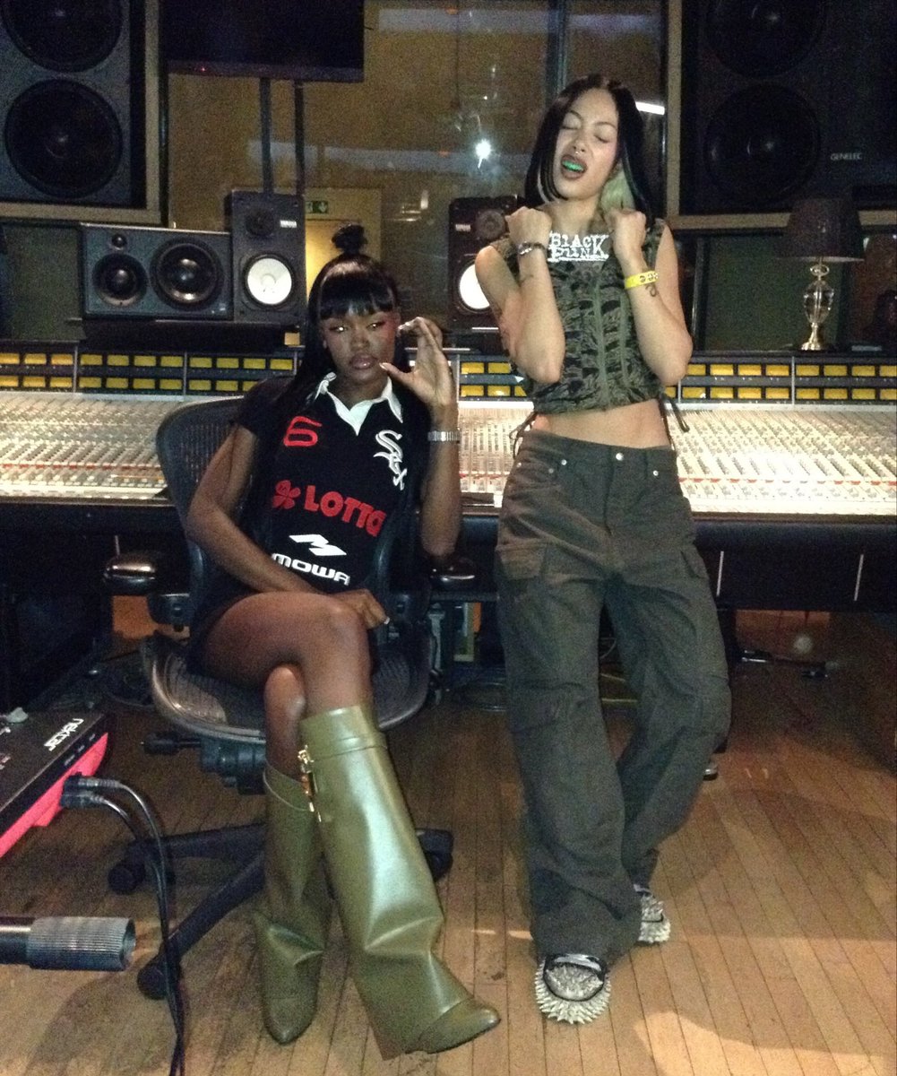 jjfinns's tweet photo. Chy Cartier x Molly Santana https://t.co/ySt1gXk2mk