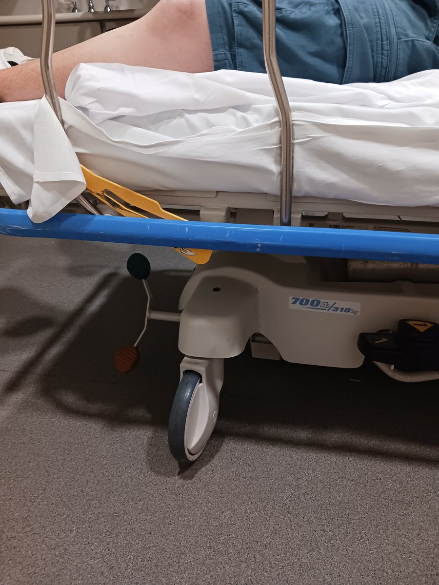 CosyBookDragon's tweet photo. At the ER with my dad. Please keep him in your thoughts and prayers. https://t.co/s2yUhw053C