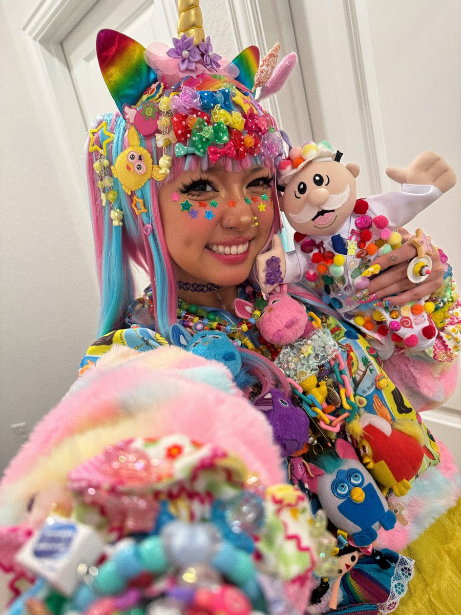 itmecybrgrl's tweet photo. details from the Decora outfit I put together with things I acquired during our trip to Mexico in March 🇲🇽❤️ Dr Simi is so cuteee https://t.co/961C5eQtJ2