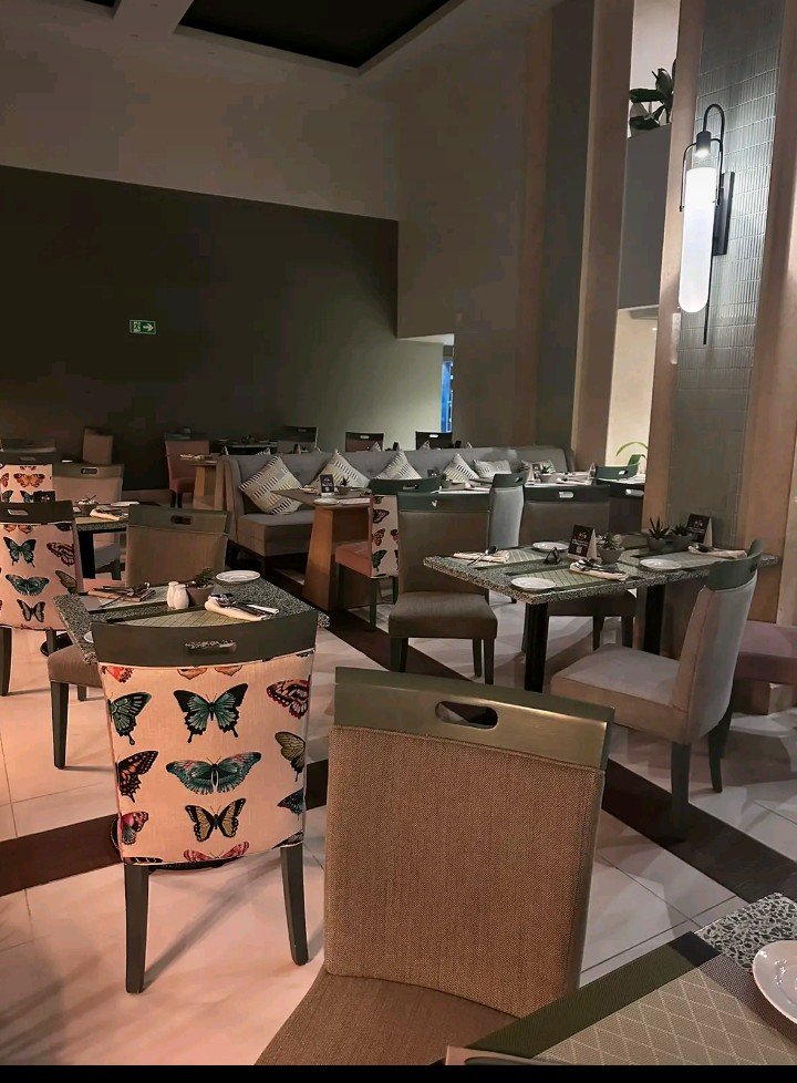 Emma_diva12's tweet photo. Look at the ambiance while watching Wimbledon Semi finals 
Pesa ya Elon farming inaeza leta mtu kweli 
Next ni center court UK https://t.co/cs0GER8WQt