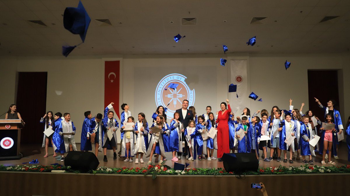 ProfYusufBaran's tweet photo. Enstitümüz Çocuk Üniversitesi koordinasyonunda düzenlenen Yaz Kampının mezuniyet törenini yaptık. 
6-10 Temmuz tarihleri arasında gerçekleşen kamp süresince sevgili çocuklarımıza temel bilimleri atölyelerimizde eğlenceli hale getirerek anlattık. Kampımıza katılan ve kampımızın gerçekleşmesi için emek veren herkese teşekkür ederim.
.
We held the graduation ceremony for the Summer Camp organised under the coordination of our Children's University. 
During the camp, which took place between 6-10 July, we taught our dear children the basic sciences in a fun way through our workshops. I thank everyone who participated in our camp and contributed to its realisation.
@iyteedutr #iyteçocuküniversitesi #çocuküniversitesi #yazkampı #mezuniyettöreni