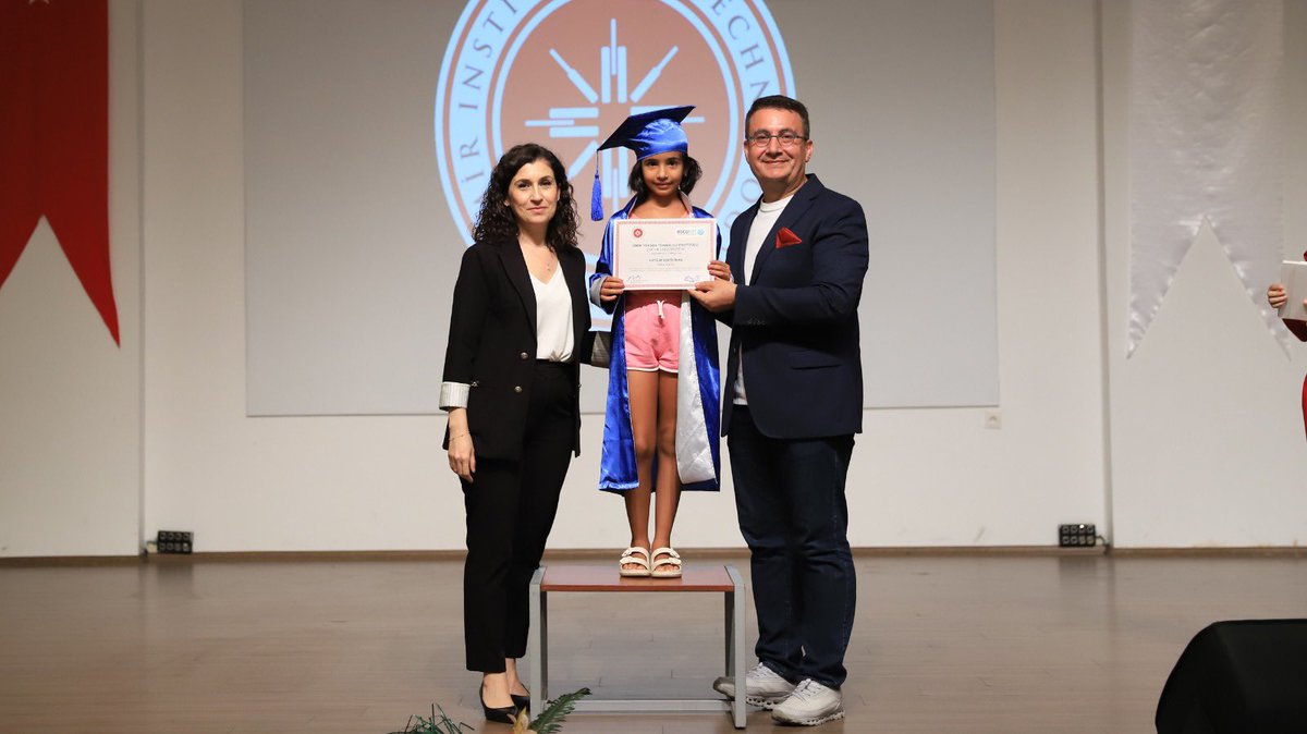 ProfYusufBaran's tweet photo. Enstitümüz Çocuk Üniversitesi koordinasyonunda düzenlenen Yaz Kampının mezuniyet törenini yaptık. 
6-10 Temmuz tarihleri arasında gerçekleşen kamp süresince sevgili çocuklarımıza temel bilimleri atölyelerimizde eğlenceli hale getirerek anlattık. Kampımıza katılan ve kampımızın gerçekleşmesi için emek veren herkese teşekkür ederim.
.
We held the graduation ceremony for the Summer Camp organised under the coordination of our Children's University. 
During the camp, which took place between 6-10 July, we taught our dear children the basic sciences in a fun way through our workshops. I thank everyone who participated in our camp and contributed to its realisation.
@iyteedutr #iyteçocuküniversitesi #çocuküniversitesi #yazkampı #mezuniyettöreni