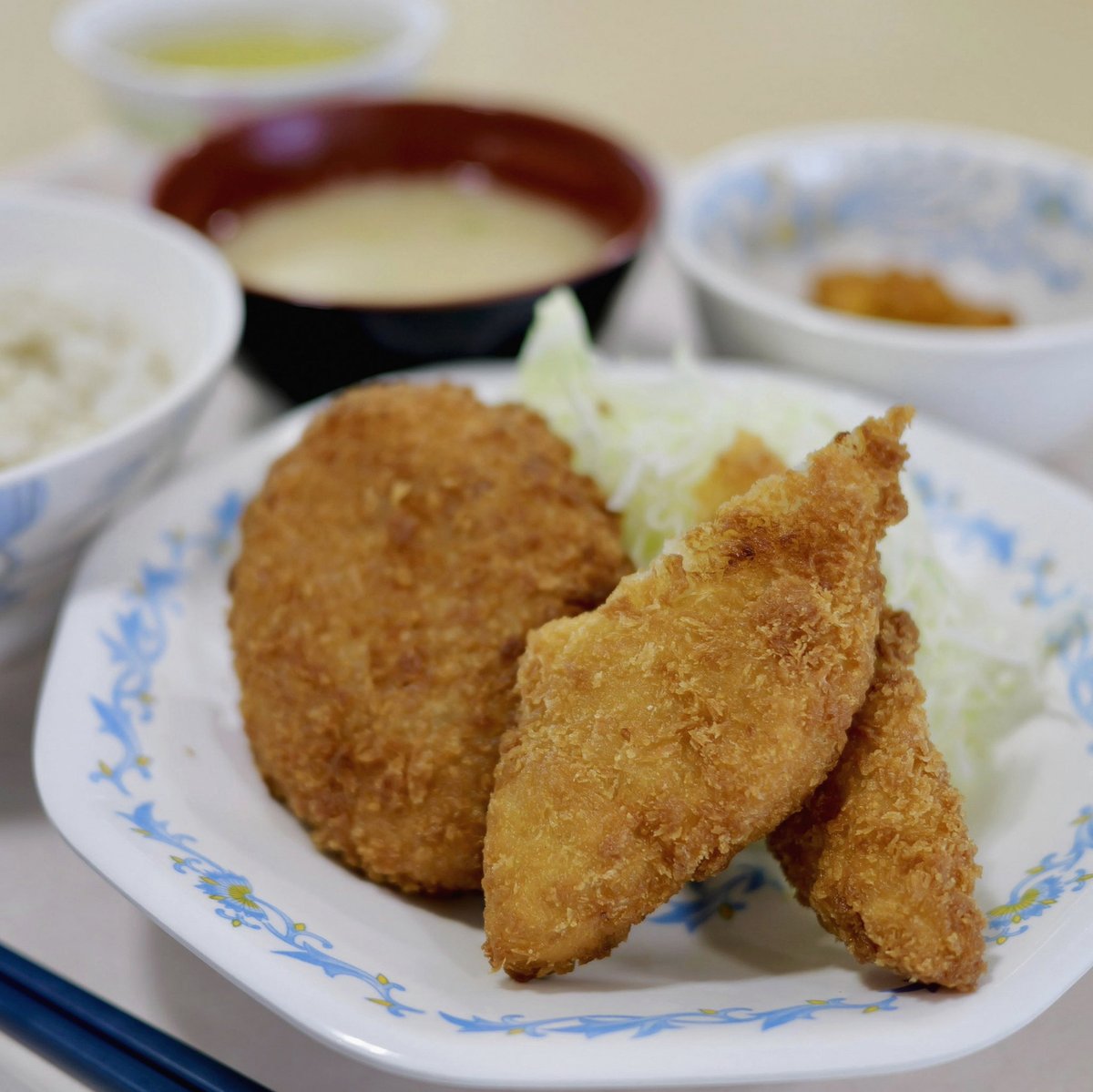 cf_aaaavgad's tweet photo. 朝起きて30分以内に朝ごはんとお弁当作って行ってらっしゃい👋だから無理wwww😇 https://t.co/cZ7zBi7Jl0
