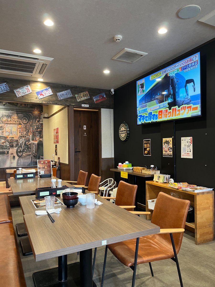honokuni_com's tweet photo. 麺屋にかいさん
濃厚白湯麺の塩を頼んだけど、塩のイメージが覆るほどドロっと濃厚なスープでした！
店内もプレートキレイに飾ってあってオシャレ！
美味しく頂きました😋

#豊橋 #麺屋にかい #ラーメン https://t.co/p3pYnpES7n