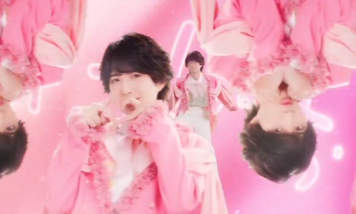 ggg_wmmm's tweet photo. このポスト見て気になってMV見に行ったらやりたい放題の意味が想像よりななめ上で笑ってしまった　平成の乙女ゲームみたいでめっちゃ良いと思う https://t.co/Z1EmJDspof