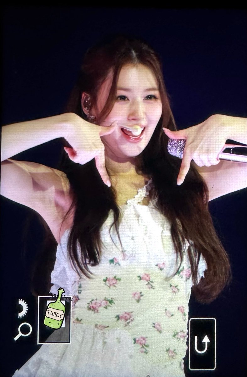 cyanhints10201's tweet photo. 260710 KSPO DOME day1 프리뷰

시그니처 포즈😜

#트와이스 #トゥワイス #TWICE                    
#사나 #サナ #Sana
@JYPETWICE https://t.co/aWmrAZQSce