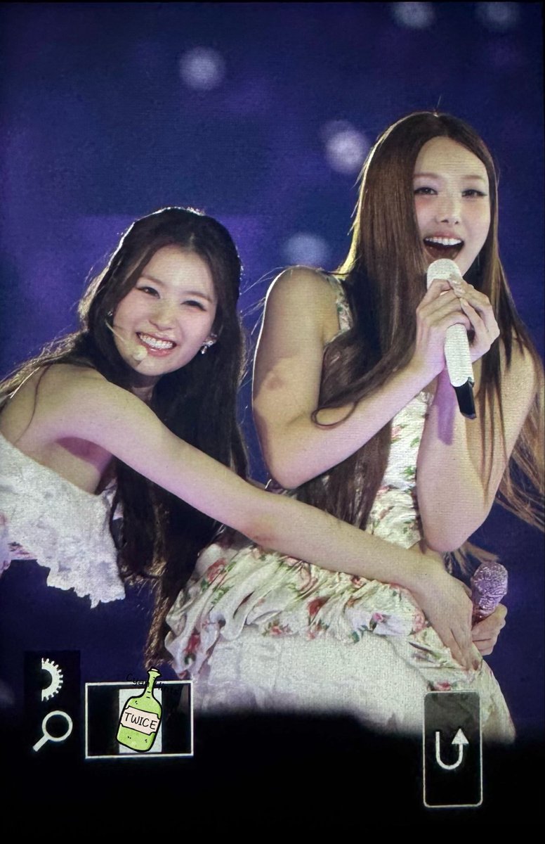 cyanhints10201's tweet photo. 260710 KSPO DOME day1 프리뷰

시그니처 포즈😜

#트와이스 #トゥワイス #TWICE                    
#사나 #サナ #Sana
@JYPETWICE https://t.co/aWmrAZQSce