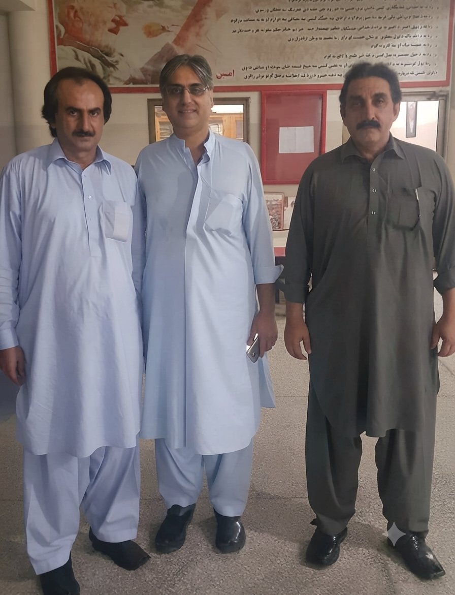 Kamran_gigyani's tweet photo. @ShanDad12 ہمارے آن https://t.co/oa4qSMHEzk